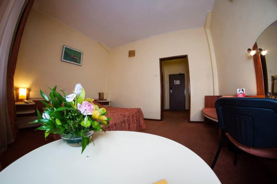 Hotel Astoria City Center Яссы Экстерьер фото